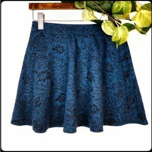 Joe B Women's Teal & Black Short Flared Jacquard Mini Skirt Size: Medium